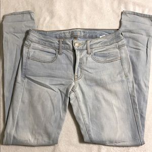 American Eagle Light Wash Skinny Jeans